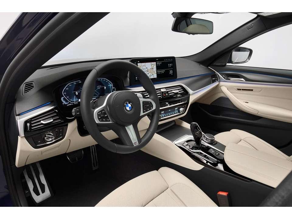 Giá xe BMW 5 Series 2025: Ưu đãi đặc biệt tháng 12/2025