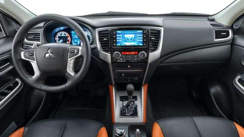 Giá xe Mitsubishi Triton 2025: Ưu đãi đặc biệt tháng 12/2025