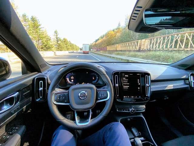 Giá xe Volvo XC40 2025: Ưu đãi đặc biệt tháng 12/2025