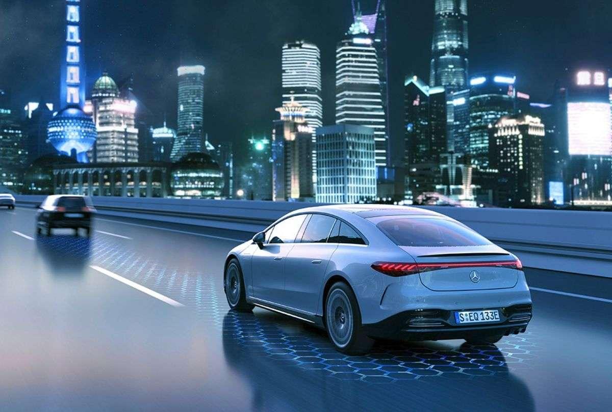 gia-xe-mercedes-benz-eqs-cap-nhat-moi-nhat