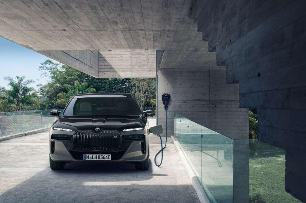 Giá xe BMW i7 2025: Ưu đãi đặc biệt tháng 12/2025