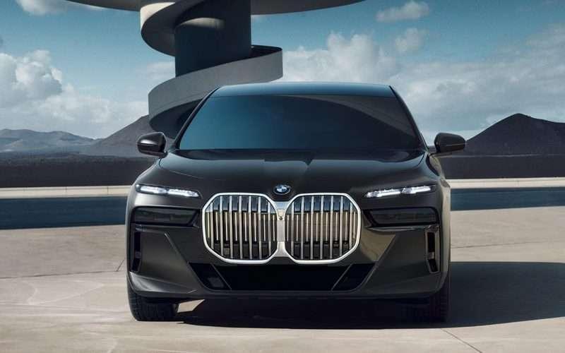 Giá xe BMW 7 Series 2025: Ưu đãi đặc biệt tháng 12/2025
