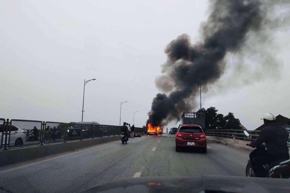 chay-no-tren-o-to-dien-1