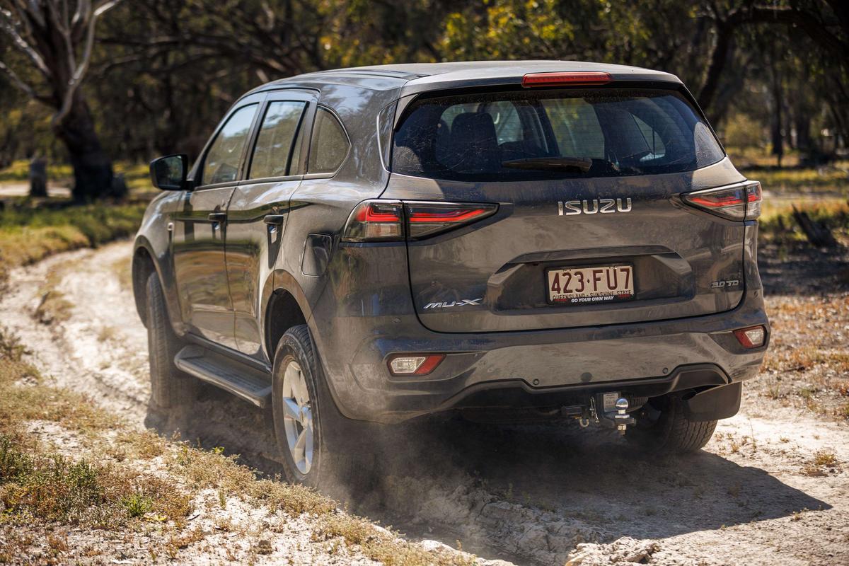 isuzu-mu-x-2024-5