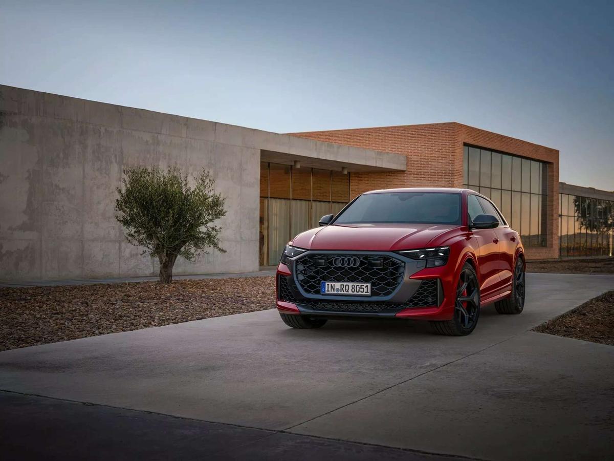 Audi RS Q8 Performance 2025: Chiếc SUV với Hiệu Suất Mạnh Mẽ Nhất