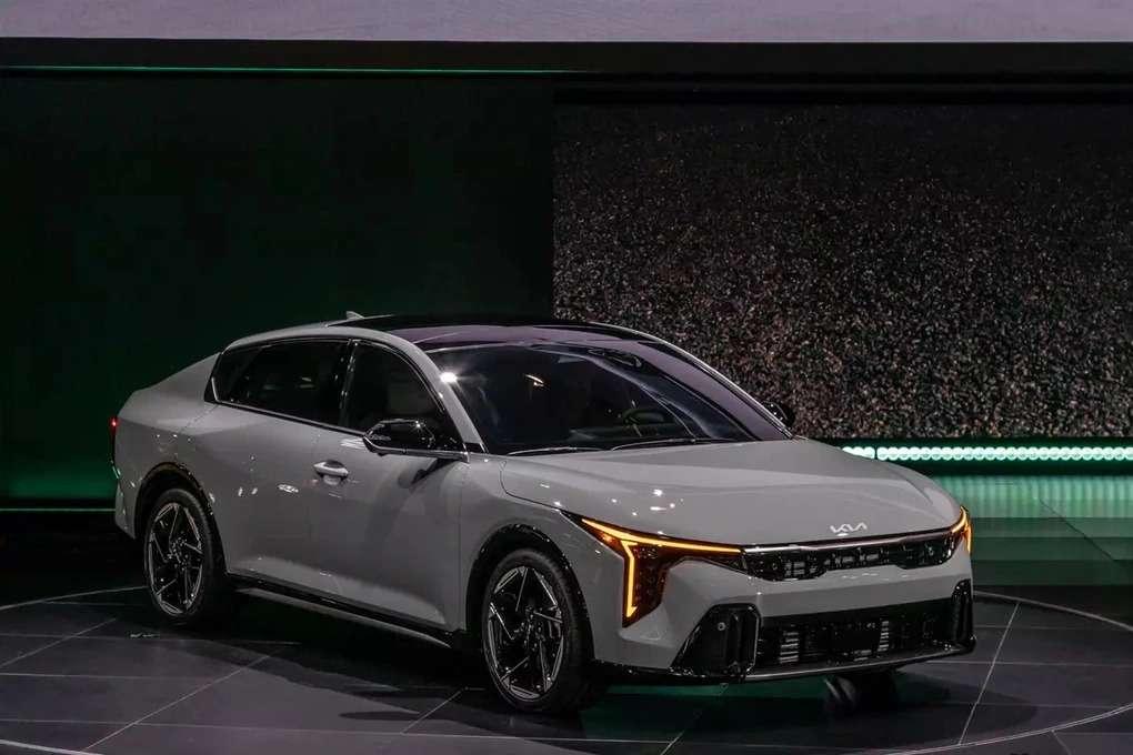 kia-k4-cong-bo-gia-ban-re-bat-ngo-kem-loat-trang-bi-dinh-cao2