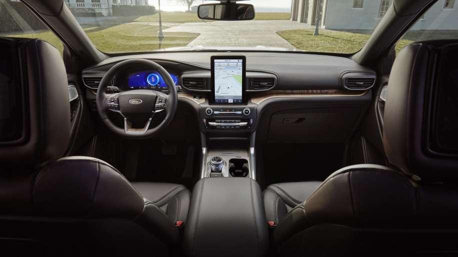 ford-explorer-va-hyundai-palisade-khac-biet-nhu-the-nao-khi-cung-phan-khuc