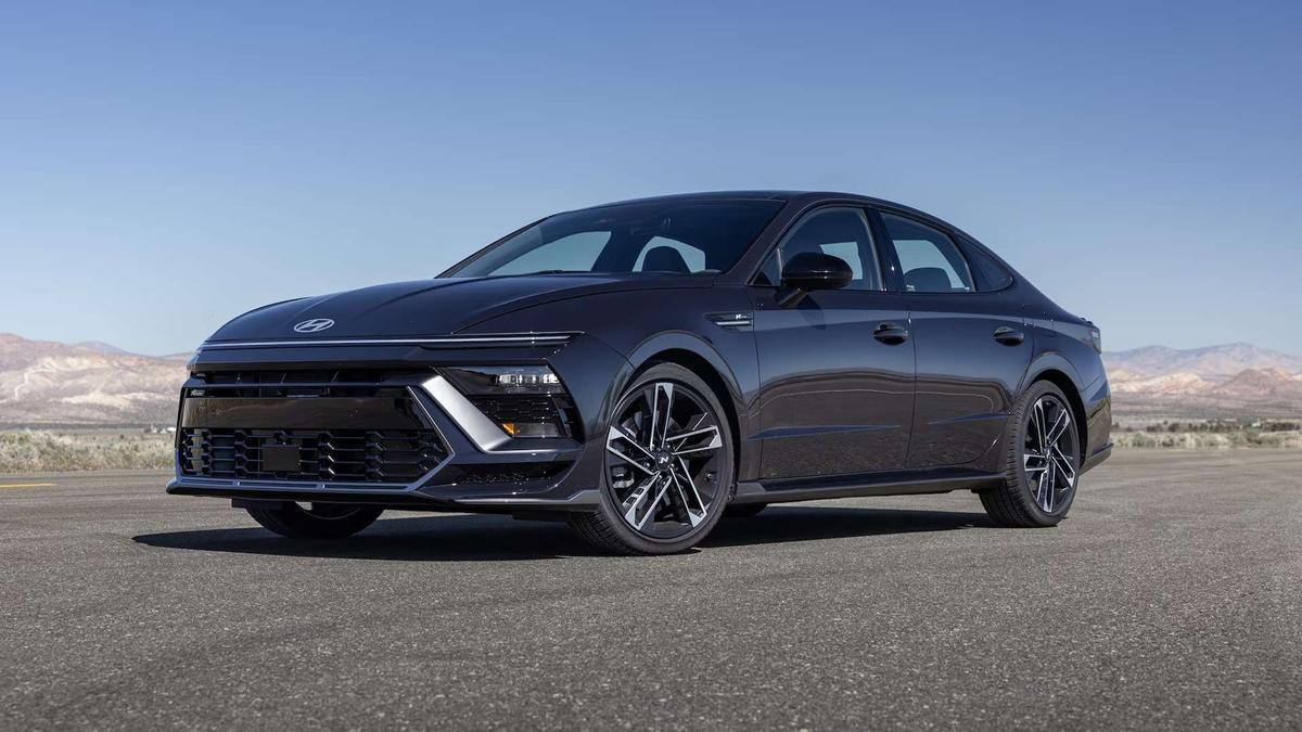 hyundai-sonata-2025-bo-sung-phien-ban-moi-gia-khoi-diem-tu-26650-usd