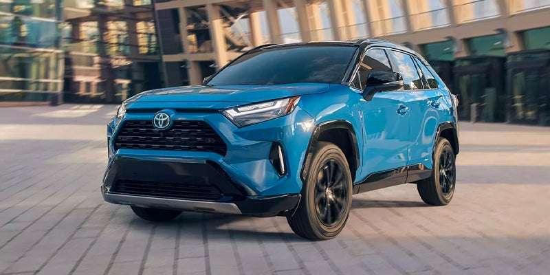 so-sanh-toyota-rav4-prime-2024-va-prius-prime-2024-xe-hybrid-sac-dien-nao-tot-nhat