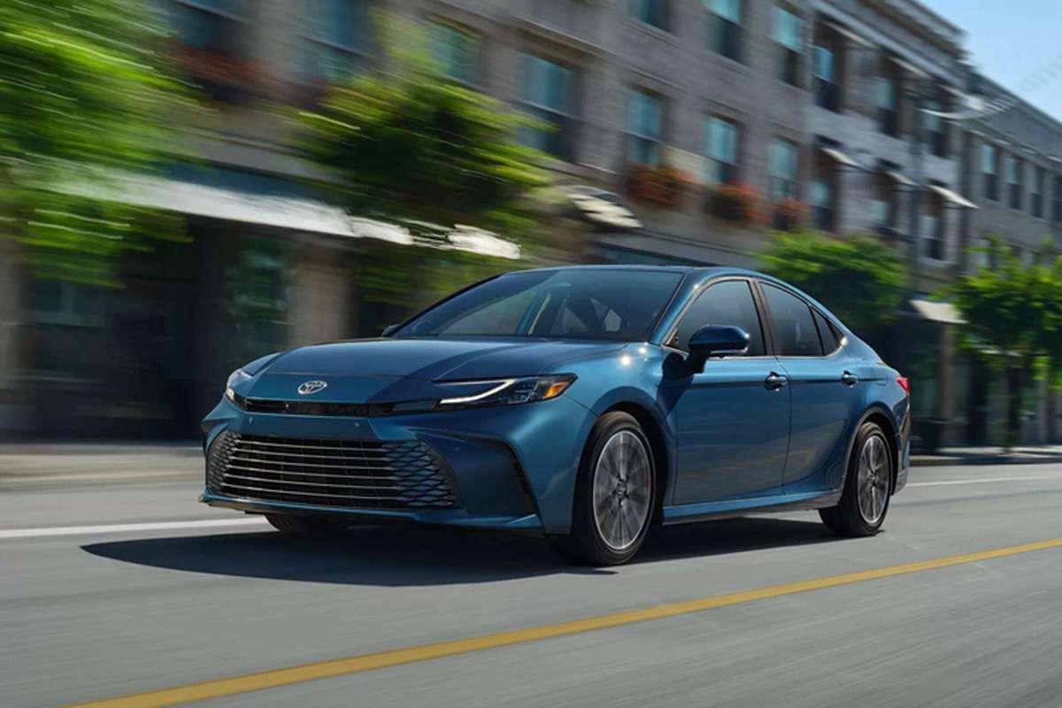 toyota-camry-2025-nhan-coc-tai-dai-ly-ve-viet-nam-trong-cuoi-nam-nay