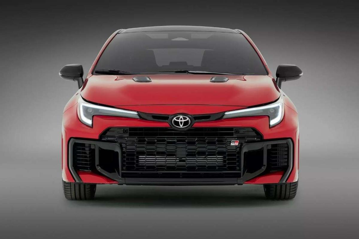 toyota-gr-corolla-2025-1