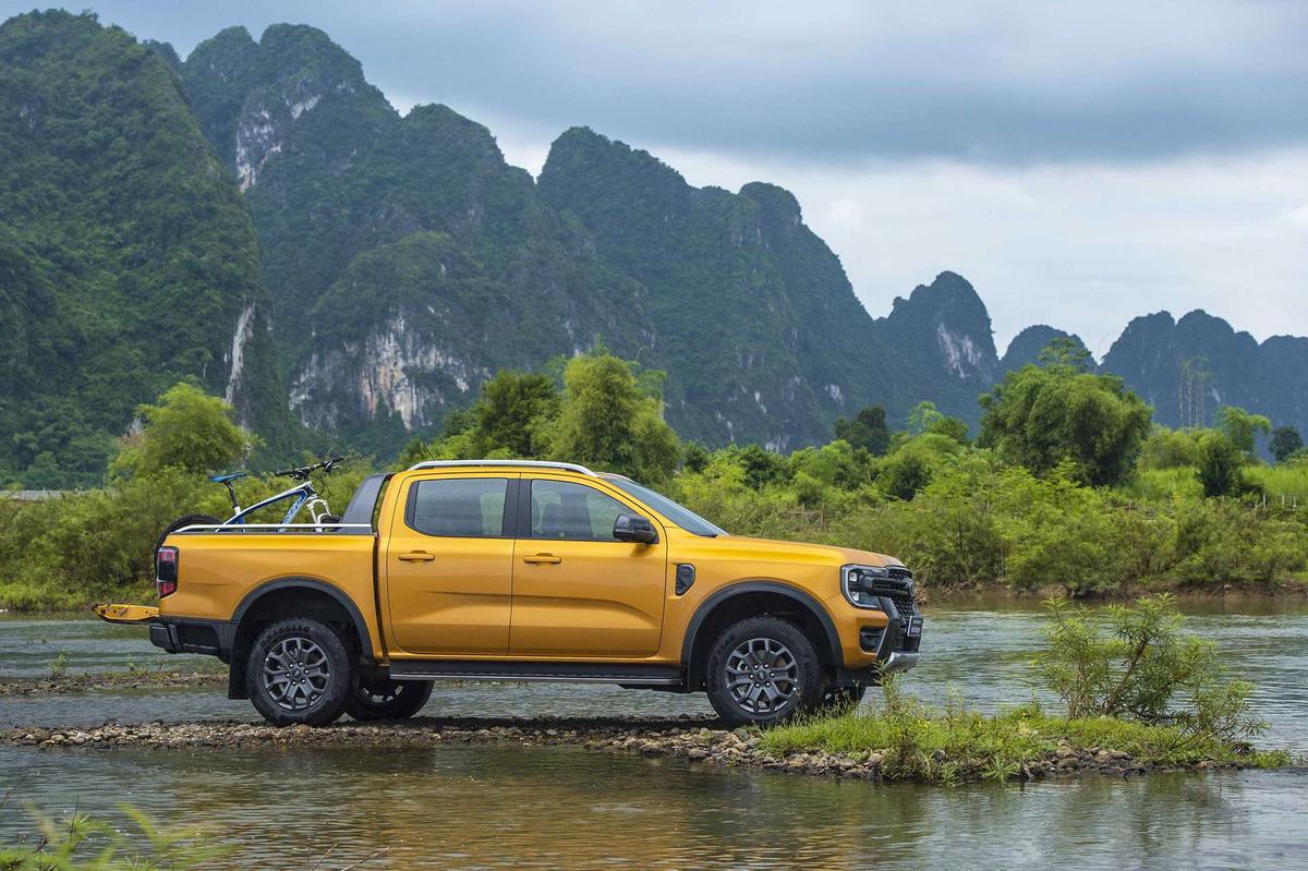 Xe ô tô nào có khả năng "lội nước" đỉnh nhất?