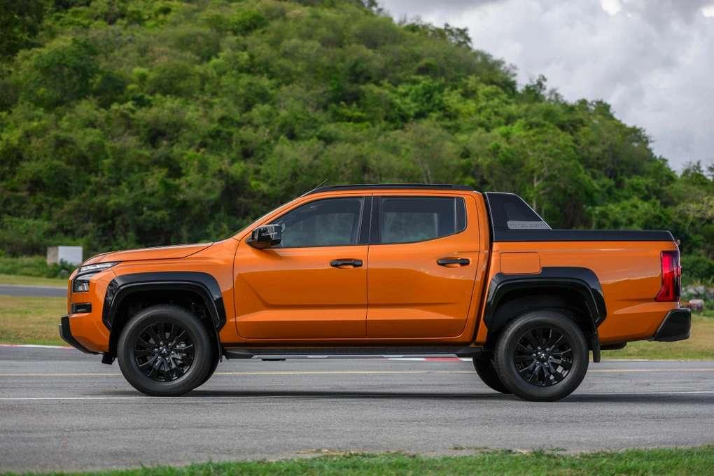 mitsubishi-triton-2024-mo-rong-dong-san-pham-voi-ban-2-cau