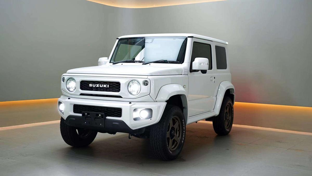 suzuki-jimny-arctic-ra-mat-ve-dep-bac-cuc-noi-that-dinh-cao-gia-gan-1-ty