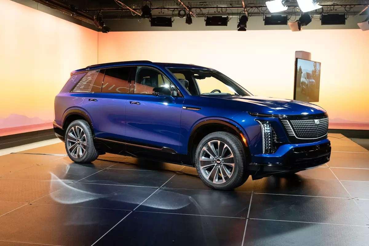 Cận Cảnh Cadillac Vistiq 2026: SUV Điện 3 Hàng Ghế - Sự Lựa Chọn Hoàn Hảo Dành Cho Gia Đình