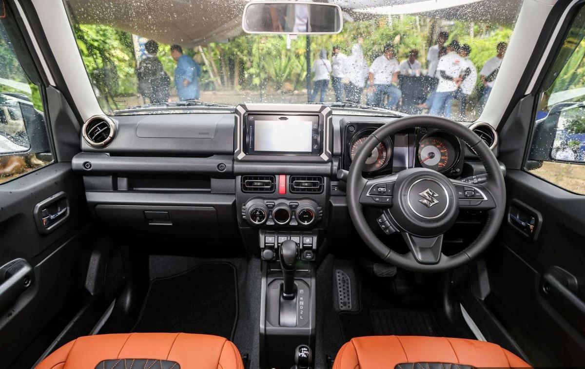 suzuki-jimny-arctic-ra-mat-ve-dep-bac-cuc-noi-that-dinh-cao-gia-gan-1-ty