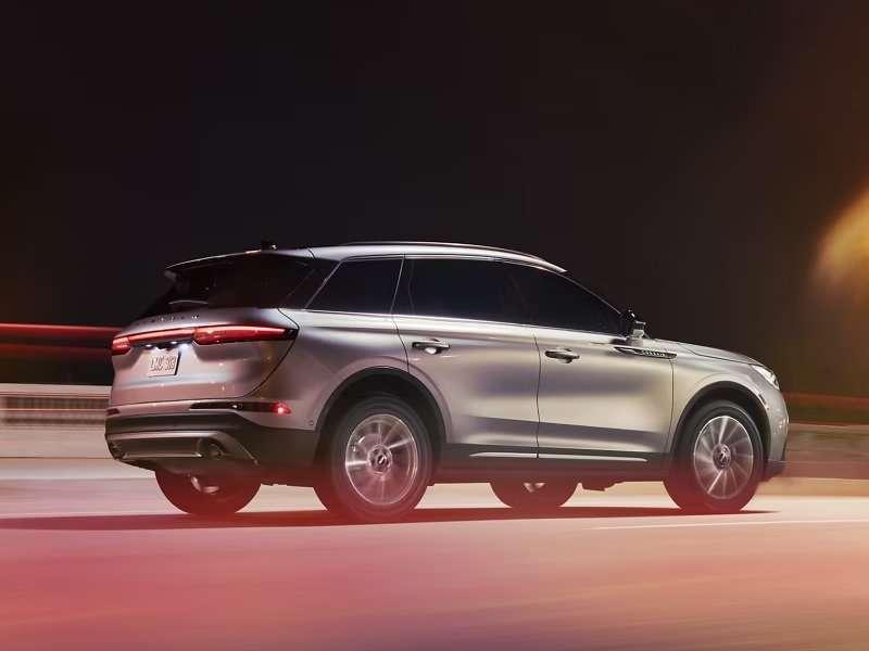 top-10-suv-hang-sang-re-nhat-nam-2024-trai-nghiem-dang-cap-gia-ca-binh-dan