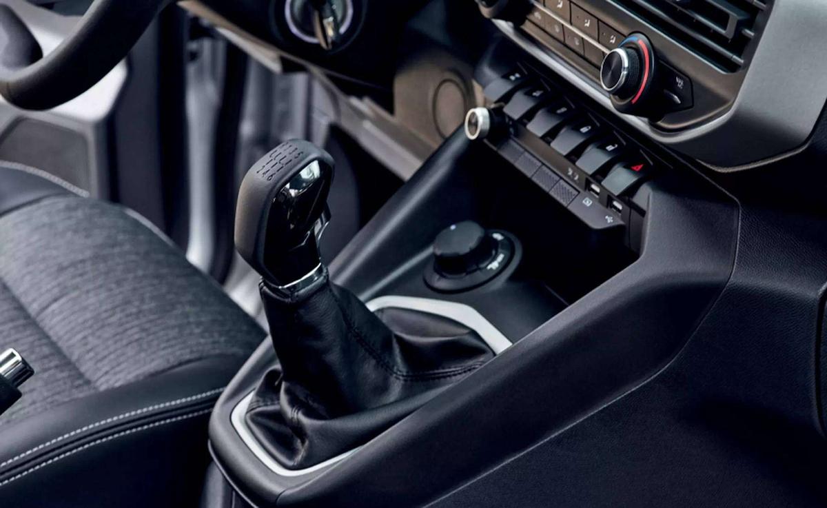 danh-thuc-dam-me-toc-do-voi-mercedes-amg-cle53-2025