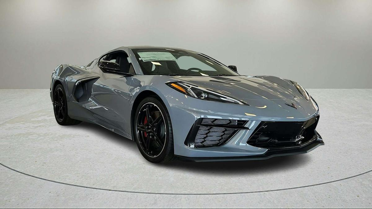 chevrolet-corvette-stingray-2025-doi-thu-dang-gom-cua-ferrari-lamborghini