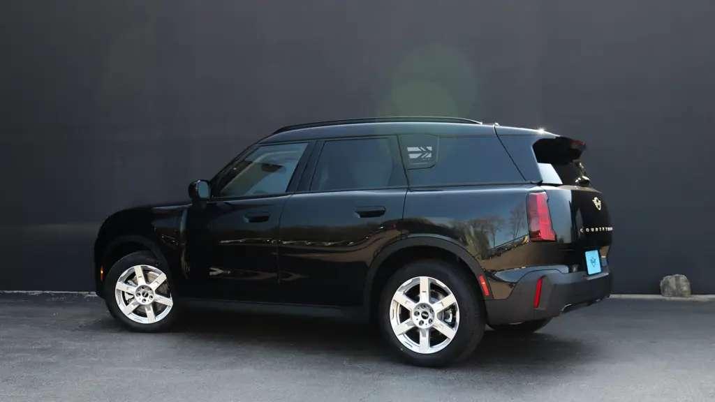 mini-2025-cooper-manh-me-hon-z-ma-luc-countryman-noi-rong-khong-gian-hanh-ly