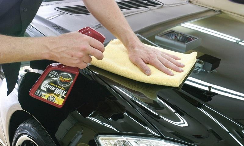 Làm thế nào để tẩy nhựa đường dính trên thân xe mà không gây hại bề mặt sơn?