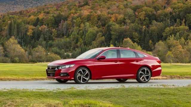 Honda Accord 2018 có vẻ ngoài khá giống một chiếc coupe