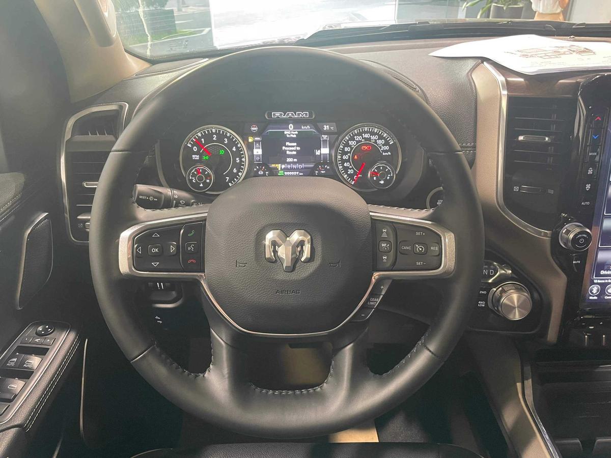 Nội thất Ram 1500 Laramine