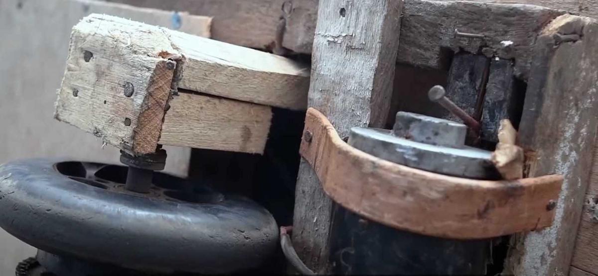 Các bộ phận được lắp ghép đơn giản