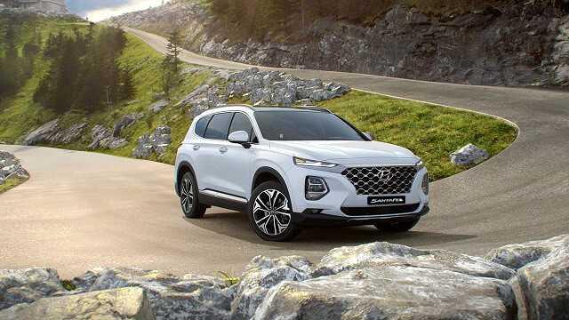 Sử dụng vô lăng đúng cách còn giúp xe di chuyển ổn định và vững vàng trong khu vực đồi núi.