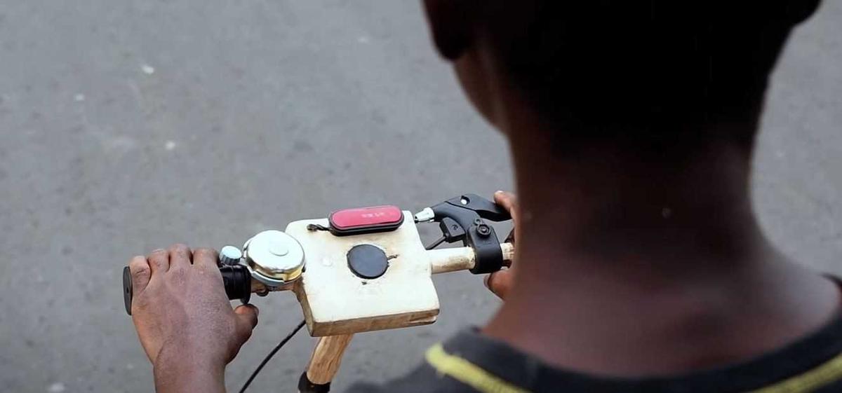 Xe có đủ còi và phanh