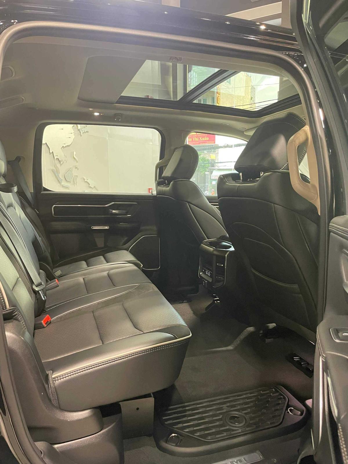 Nội thất Ram 1500 Laramine