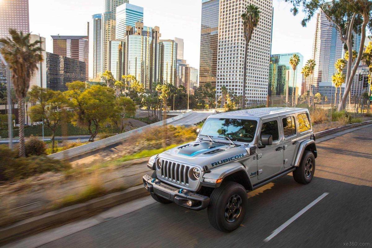 Jeep Wrangler trên đường