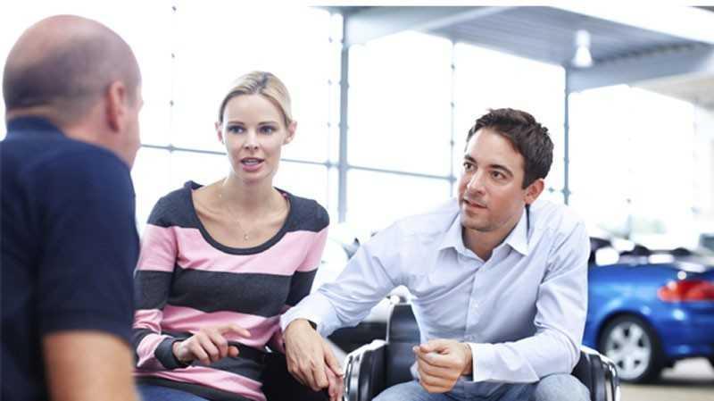 Không nên quyết định mua xe vội vàng khi chưa được tư vấn kỹ càng