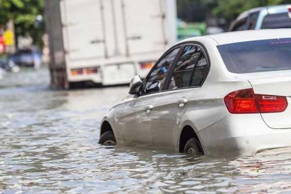 Xe ô tô bị ngập nước