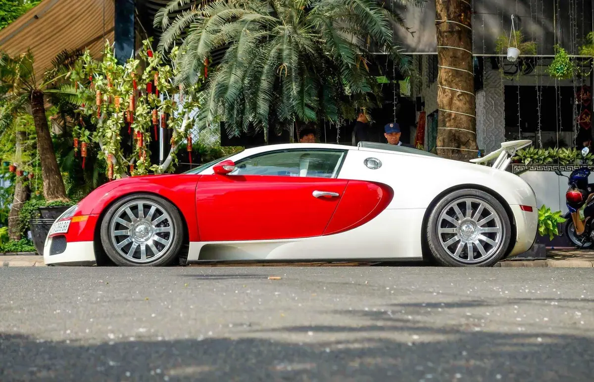 Bugatti Veyron có giá bán khoảng 40 tỷ đồng.