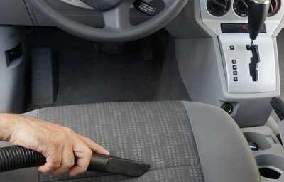 Hút thuốc lá trong xe ô tô sẽ làm giảm độ bền của nội thất