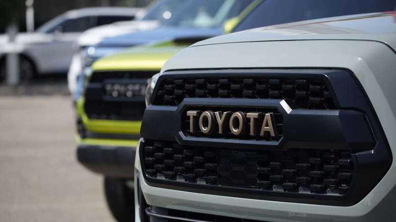 Toyota cho rằng, khoản ưu đãi thuế và gói tín dụng cho khách hàng khi mua xe điện là không công bằng.