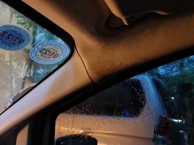 Đối với cửa sổ trời việc vệ sinh tại nhà cũng không quá khó khăn