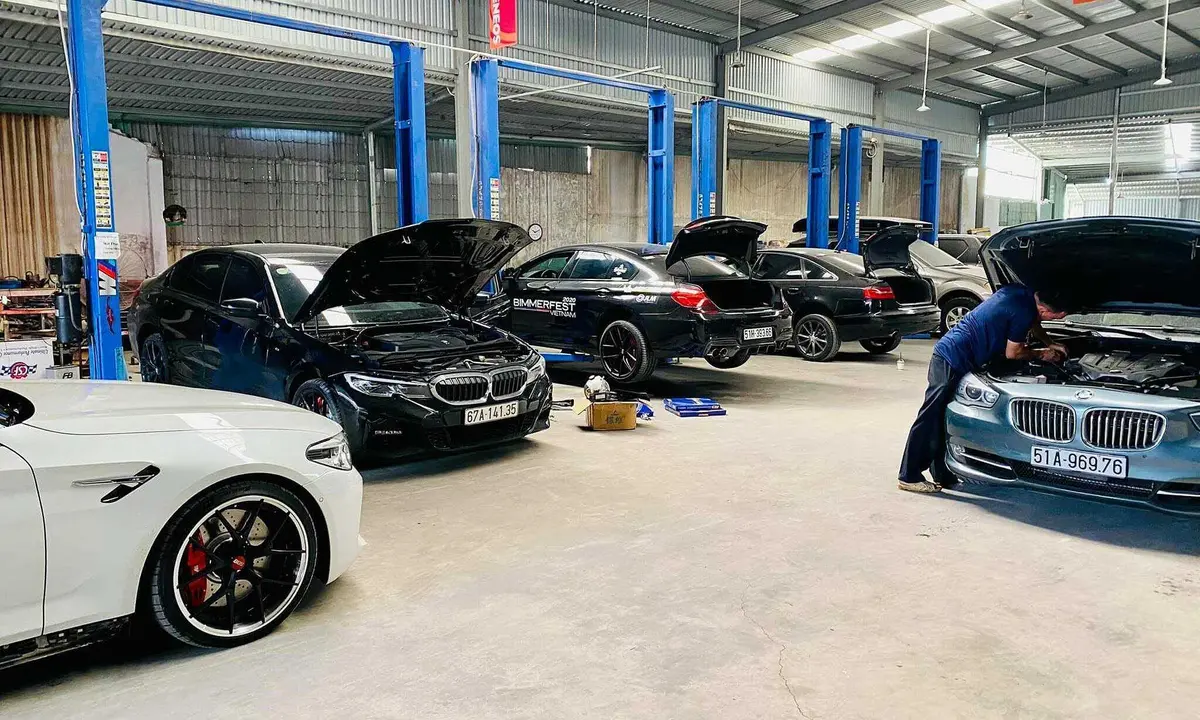 Một cơ sở bảo dưỡng không chính hãng.