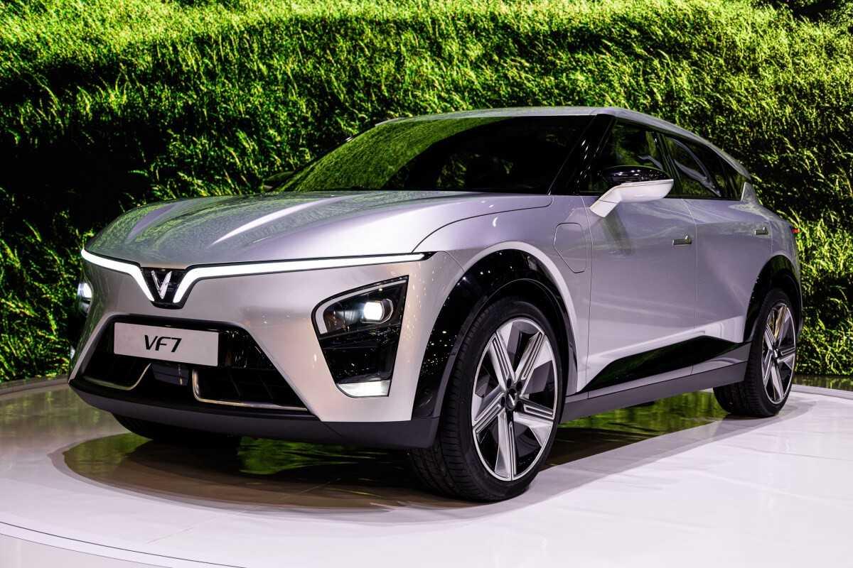 VinFast VF 7 lộ diện, thiết kế cá tính cùng giá bán từ 800 triệu đồng
