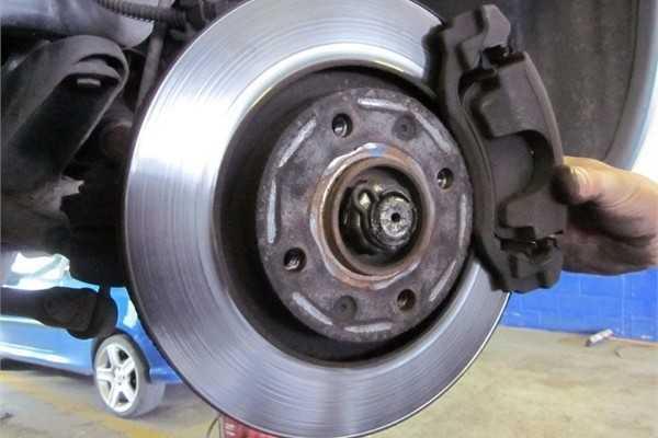 Phanh không ăn, bó phanh