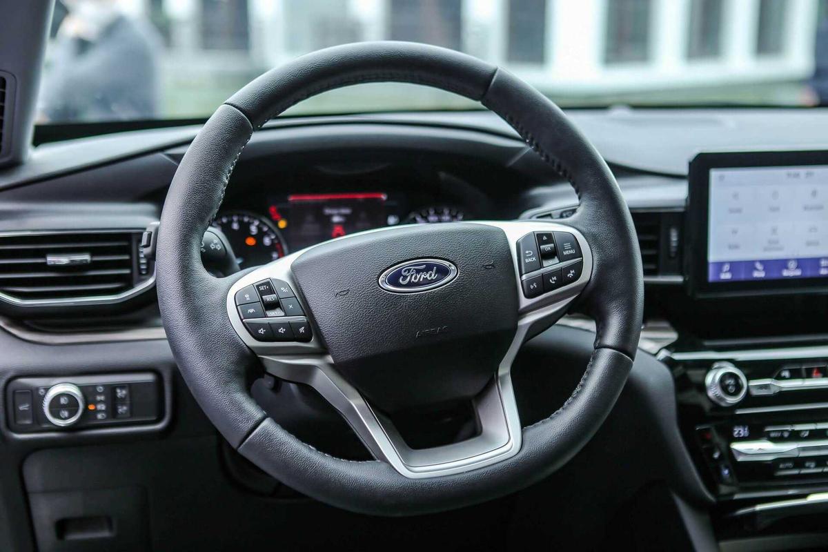 Nội thất Ford Explorer