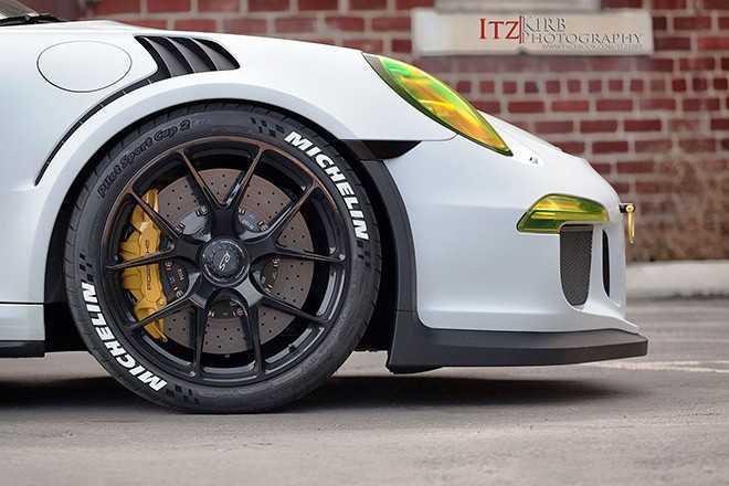 Bơm lốp xe vừa đủ, không quá căng hoặc quá non