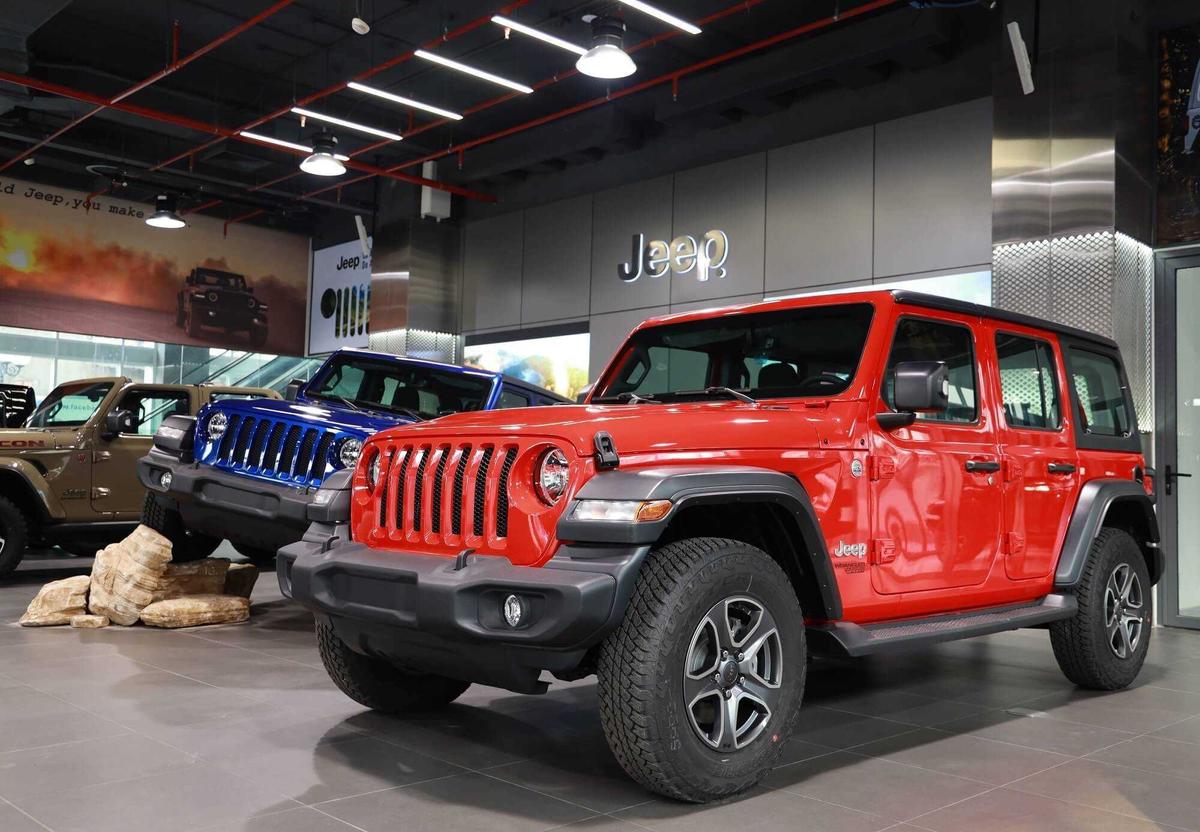 Jeep Wrangler Rubicon: 18 lít/100km