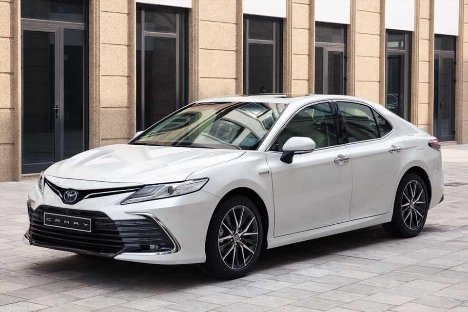 5. Sedan hạng D: Toyota Camry 2.5HV - 1.380 đồng/km