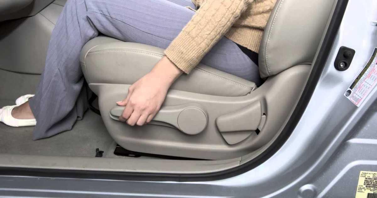 Quên điều chỉnh ghế ngồi sẽ khiến chị em khó lái xe
