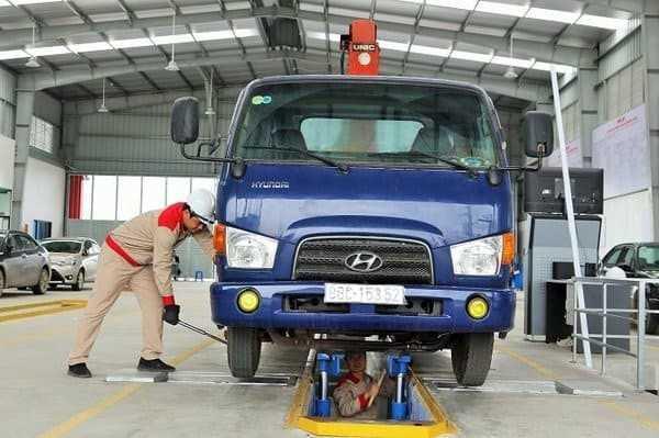 Ô tô không đạt đăng kiểm vì hoa lốp khác nhau-1