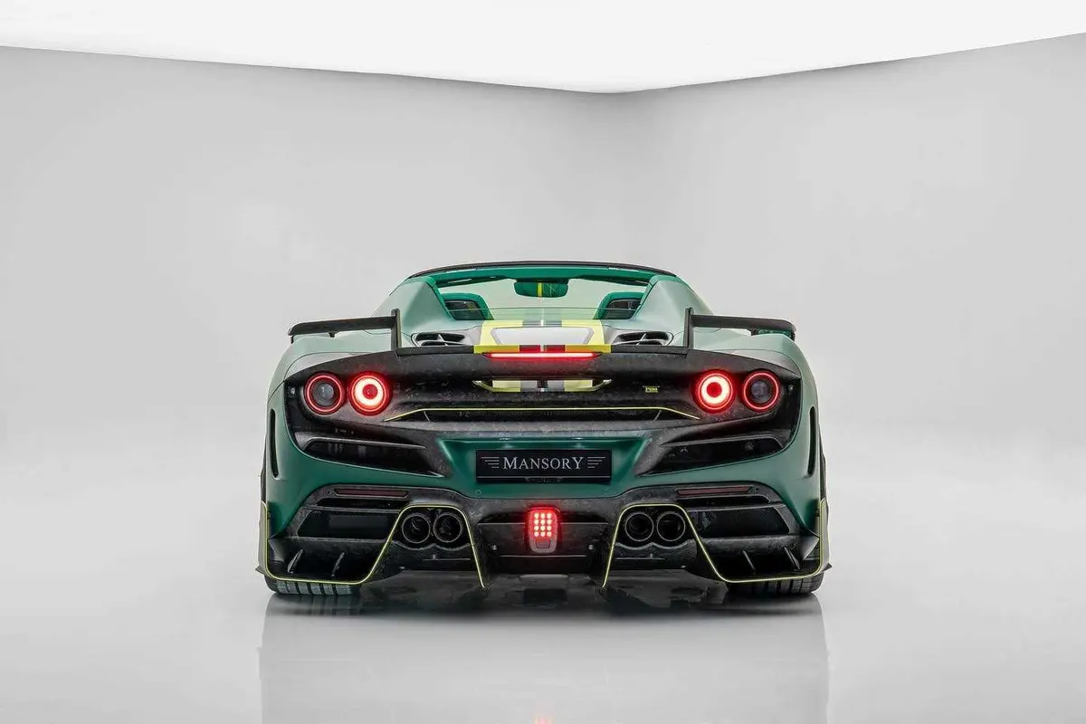 Ferrari F8 Spider xuất hiện với màu xanh lá độc đáo -2