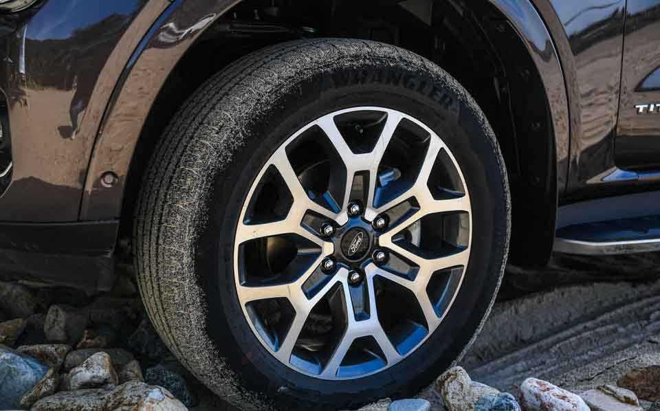 Khám phá Ford Everest 2022 bản cao nhất, giá bán hơn 1,45 tỷ đồng-5